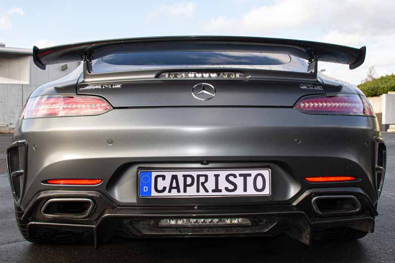 Schwarzer Mercedes_GT Heckspoiler Auspuffanlage von Capristo